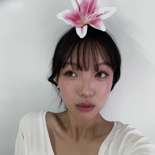 (feuil)LES. "Lily Whisper" Lily Duckbill Clip