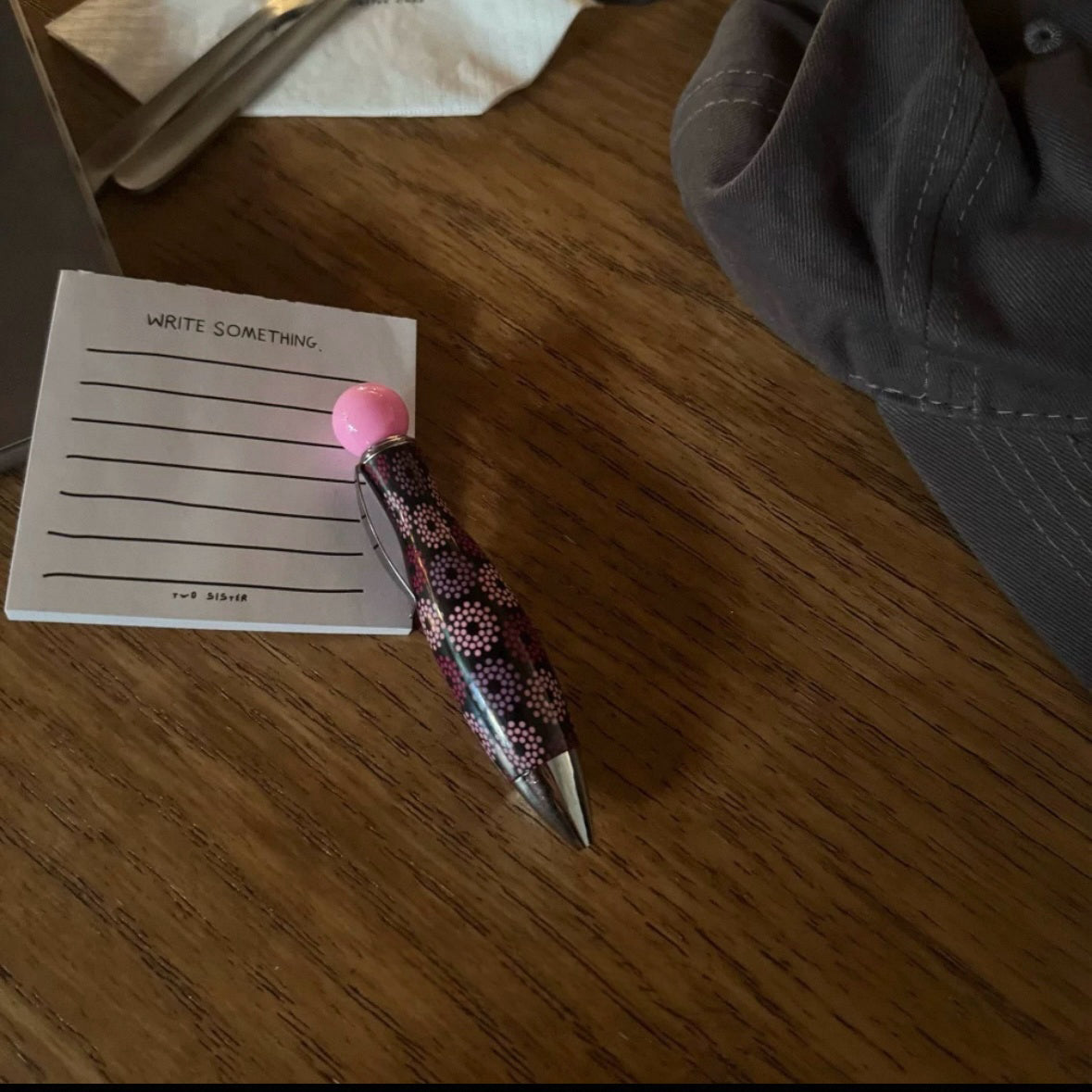 (feuil)LES. “Dot Pebble” Pen