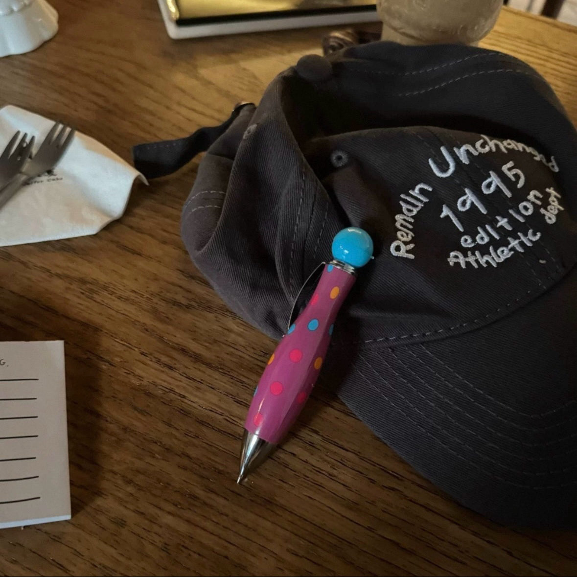 (feuil)LES. “Dot Pebble” Pen