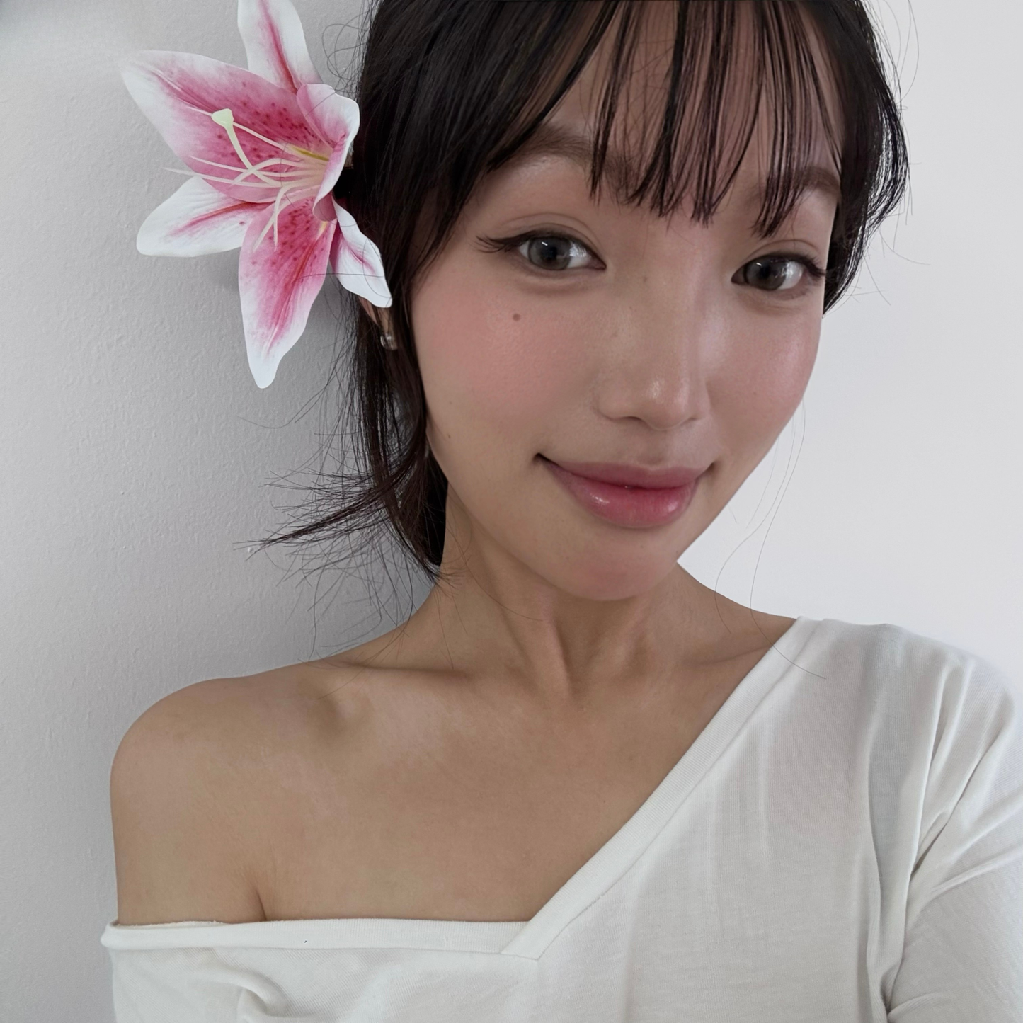 (feuil)LES. "Lily Whisper" Lily Duckbill Clip