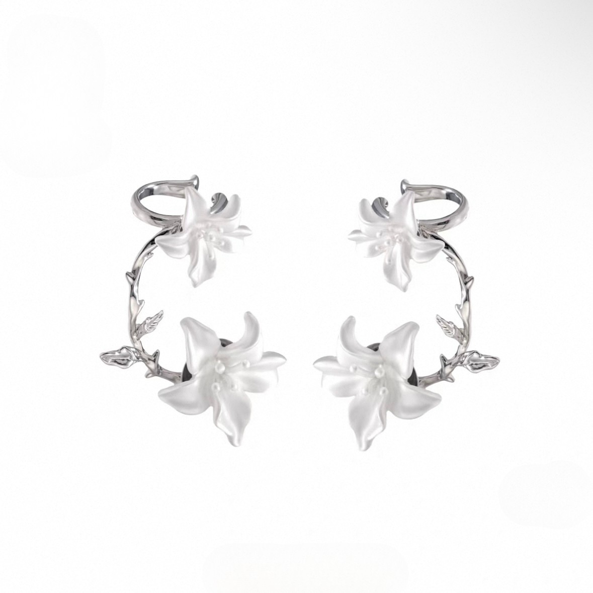 (feuil)LES. “Lily Essence Clip” Silver Ear Clip
