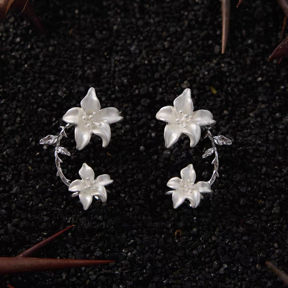 (feuil)LES. “Lily Essence Clip” Silver Ear Clip