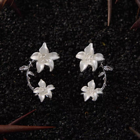 (feuil)LES. “Lily Essence Clip” Silver Ear Clip