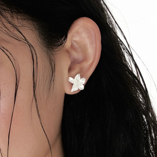 (feuil)LES. “Lily’s Grace” Silver Earrings