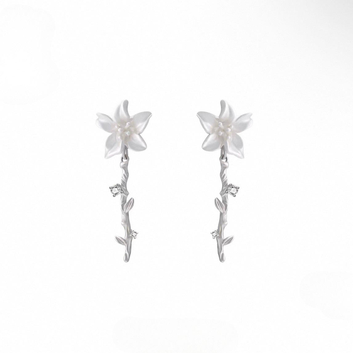 (feuil)LES. “Lily’s Grace” Silver Earrings