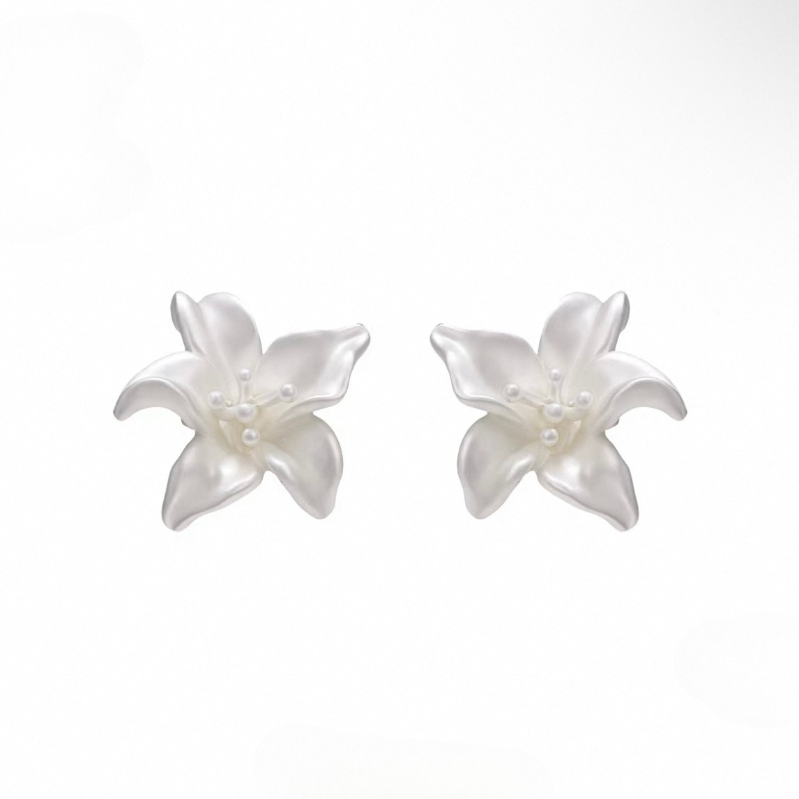 (feuil)LES. “Lily’s Grace” Silver Earrings